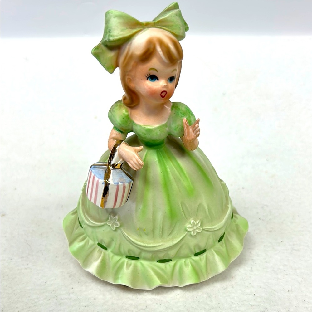 Vintage 1950”s NAPCO  ceramic “Girl With Purse” planterC5435 Japan